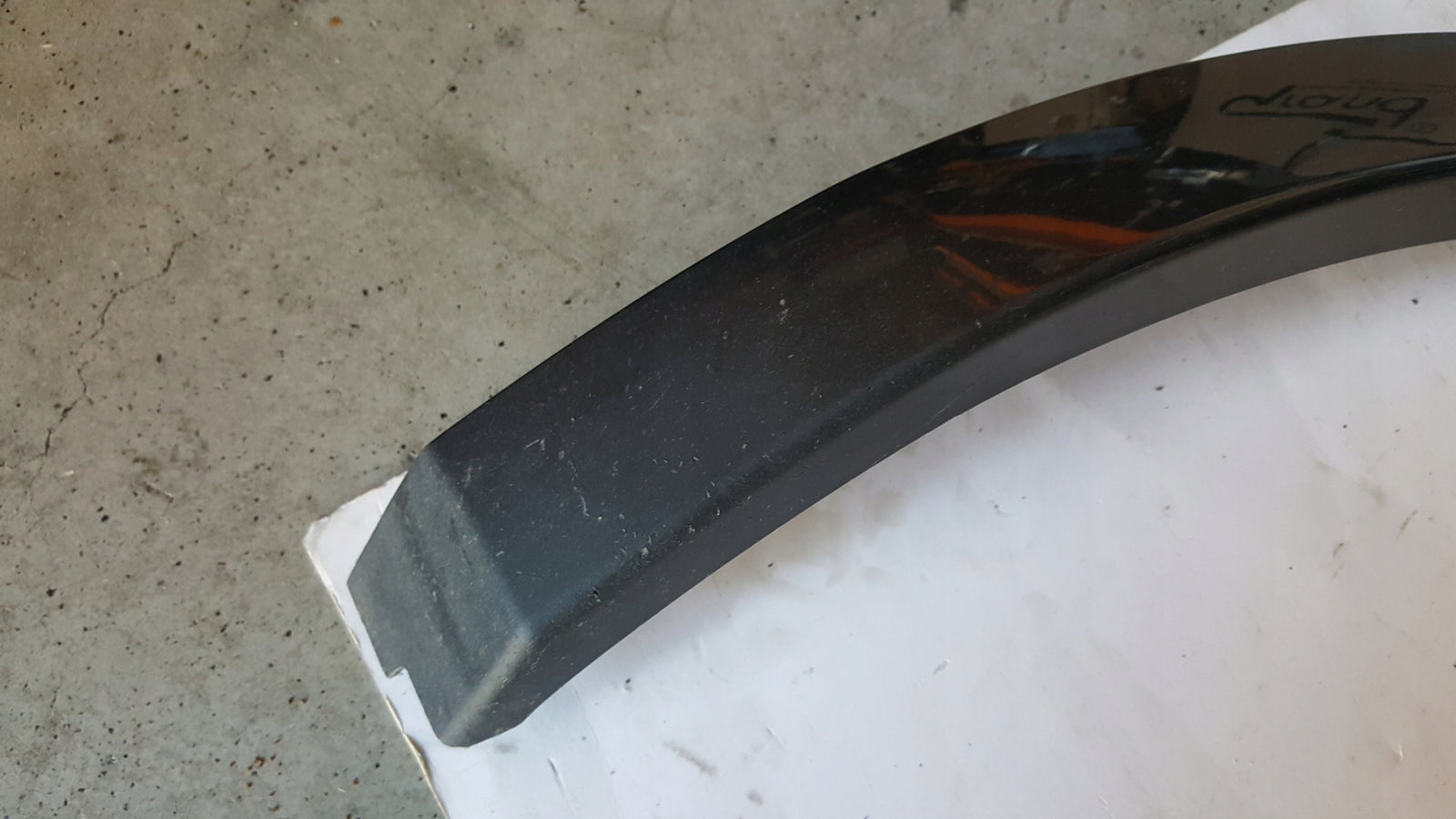 Listwa błotnika prawy tył AUDI Q5 80A853818A demontaż