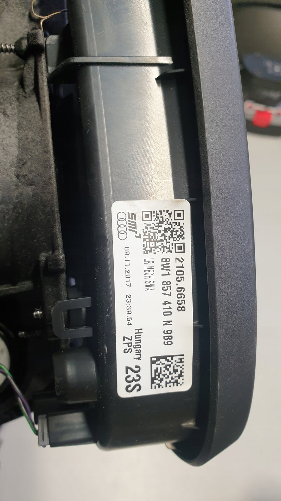 Pr Lusterko zewnętrzne AUDI A4 B9 8W1857410N 8 pin