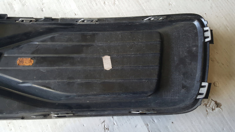 Kratka zderzaka przedniego prawa strona AUDI A6 (C7) 4G0807682AD demontaż