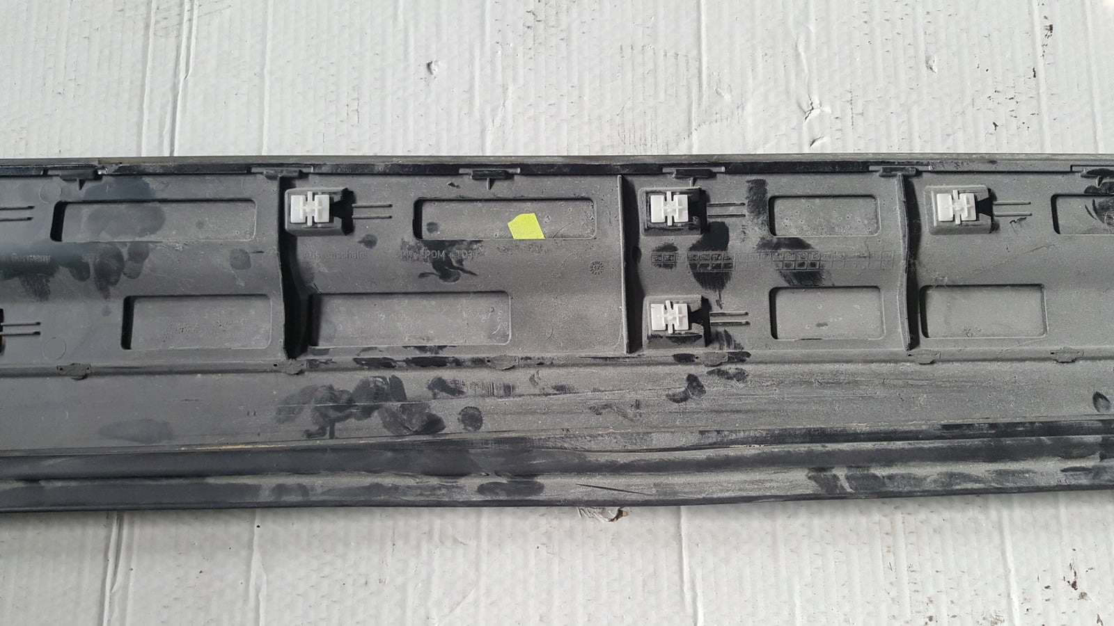 Listwa drzwi lewy przód PORSCHE CAYENNE 7P5837787Q