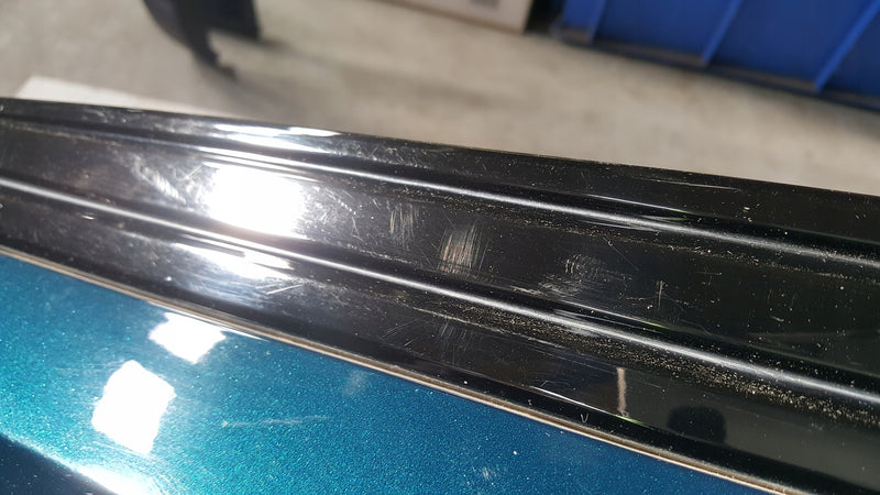Listwa drzwi lewy przód AUDI E-TRON 4KE853959