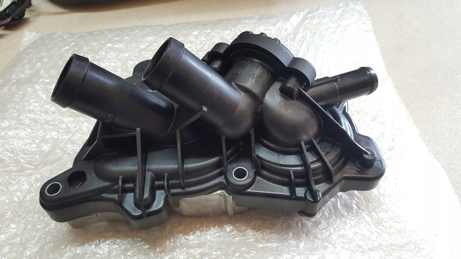 SEAT VW AUDI POMPA WODY 04E121600CB