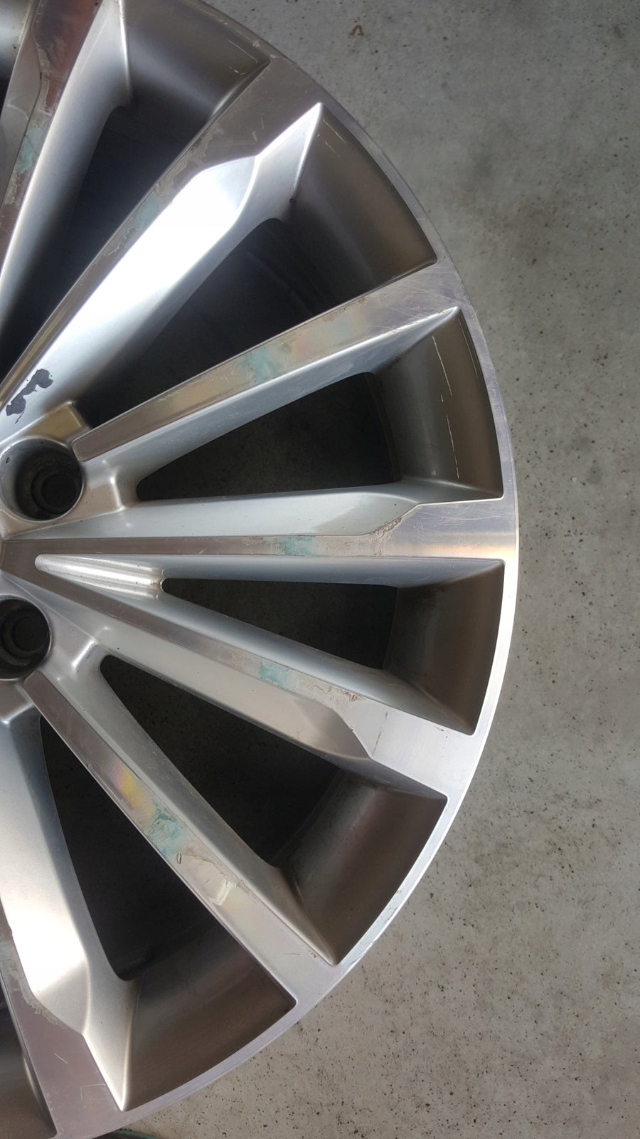 SKODA KODIAQ 565 FELGA aluminiowa 7 x 18 ET43 565601025E