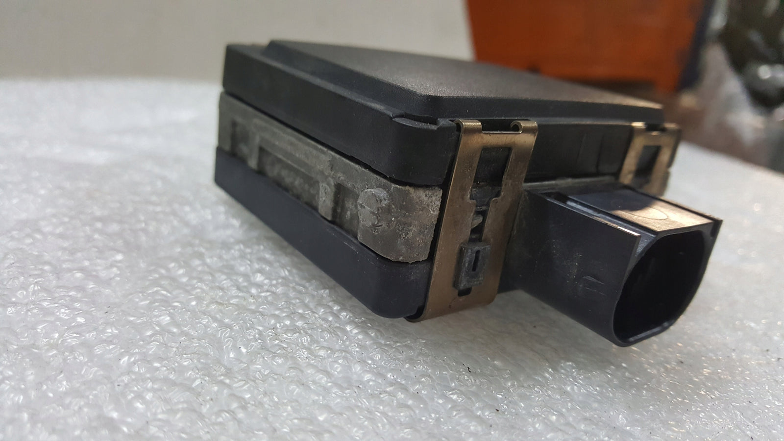Radar sensor distronic VW T6 7E0907561C demontaż