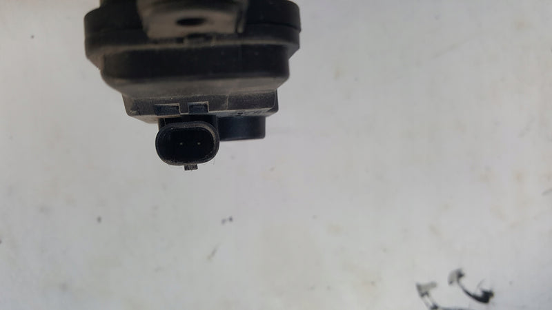 Volkswagen OE 510810773 silniczek klapki wlewu