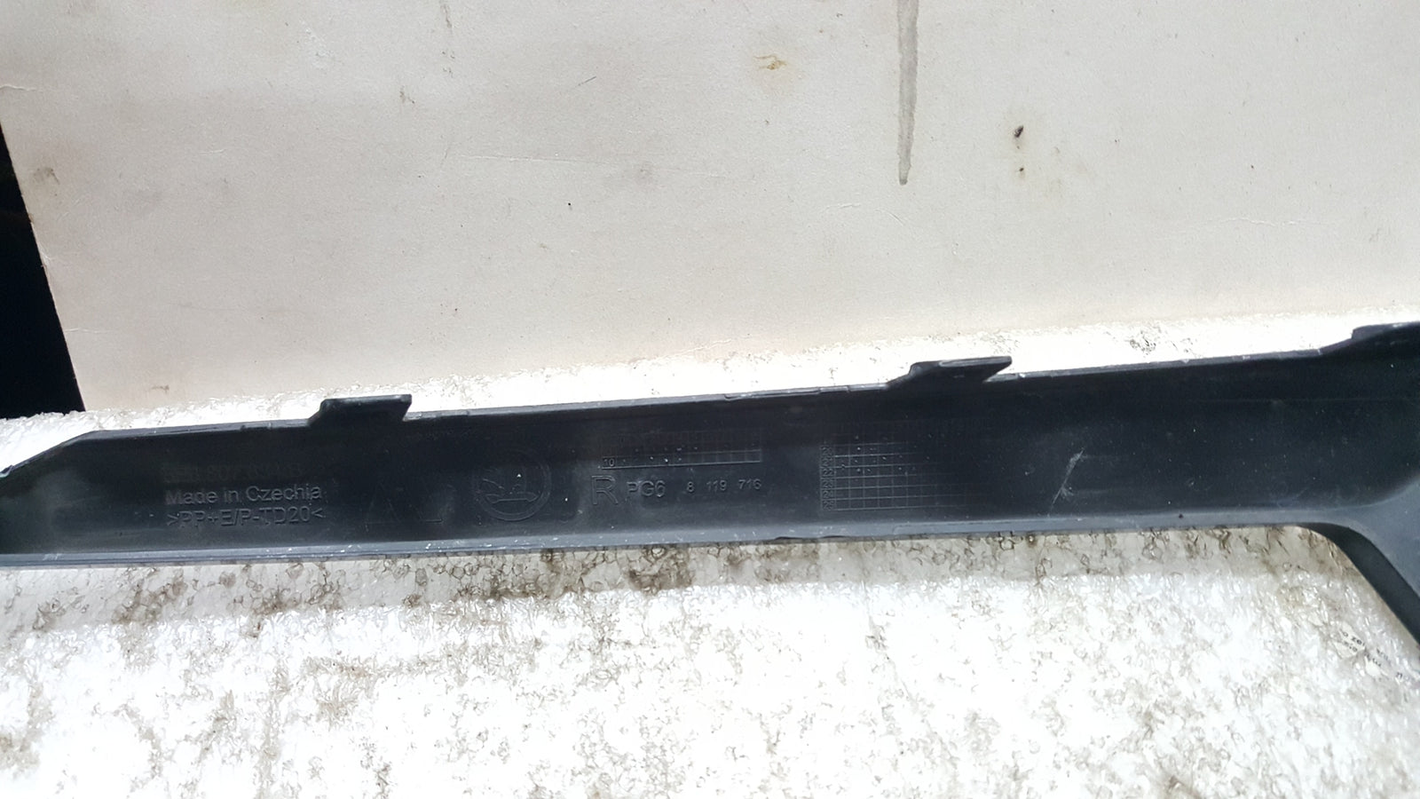 SKODA OCTAVIA IV LISTWA ZDERZAKA PRAWA PRZÓD 5E3807834B