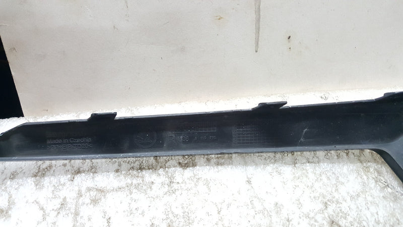 SKODA OCTAVIA IV LISTWA ZDERZAKA PRAWA PRZÓD 5E3807834B