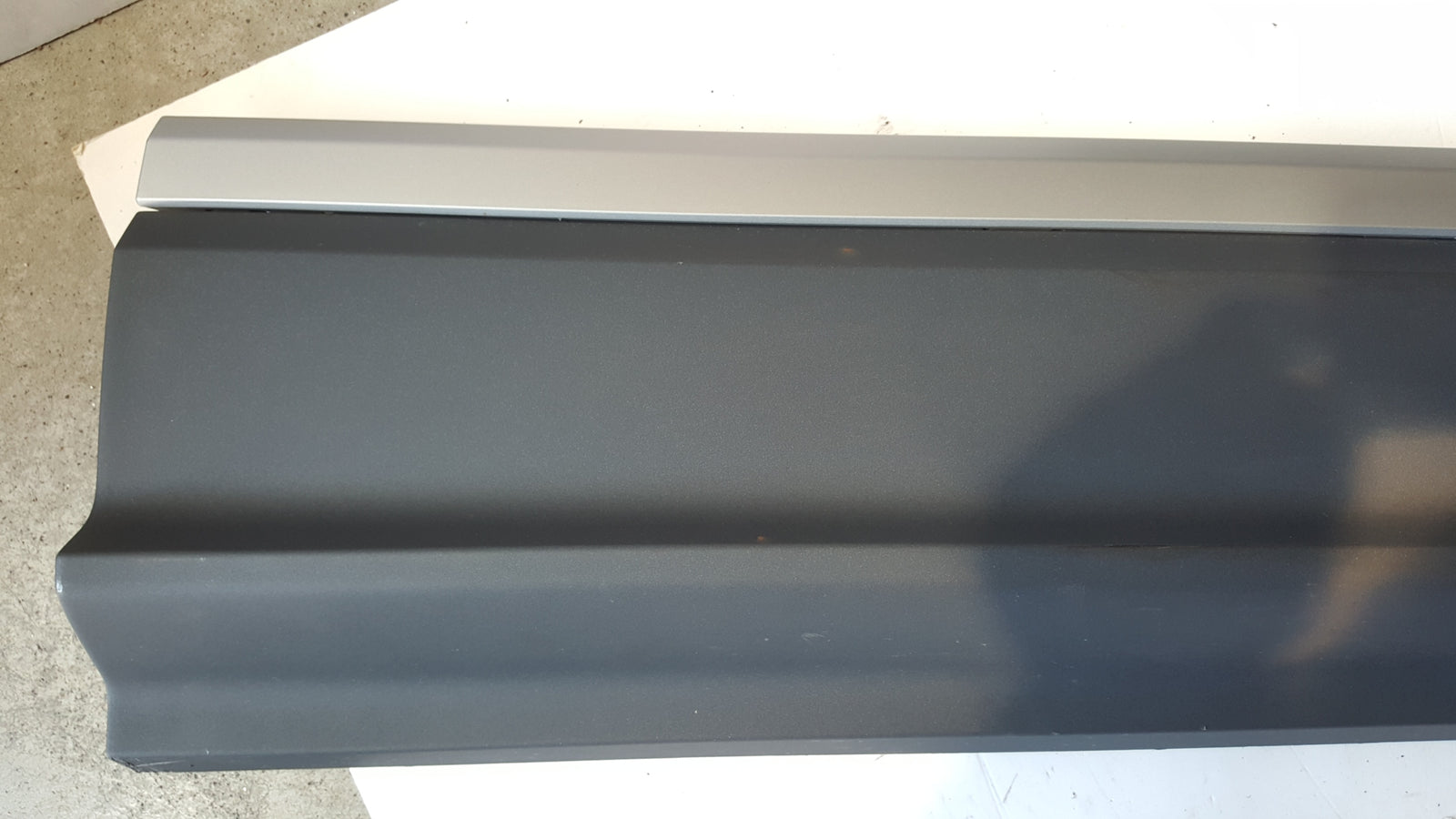 Listwa drzwi prawy przód AUDI Q7 4M0583960 demontaż