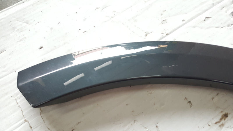 Listwa błotnika prawy tył AUDI Q2 81A853818A