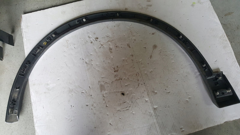 Listwa błotnika prawy przód AUDI Q2 81A853718A