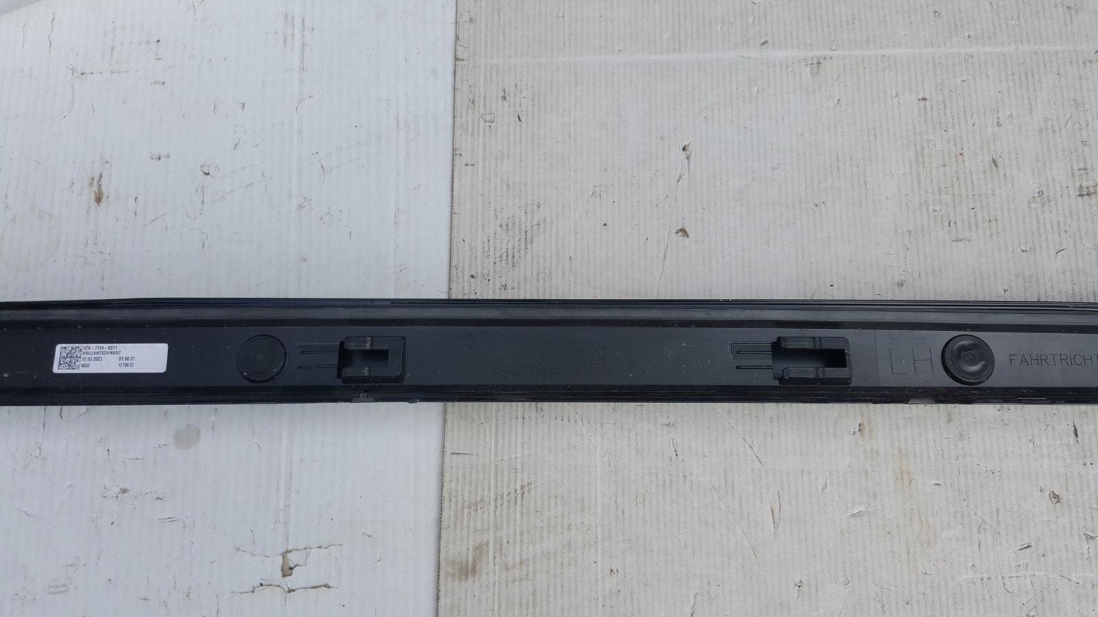 Listwa progowa lewa strona AUDI A3 8Y0853855 demontaż