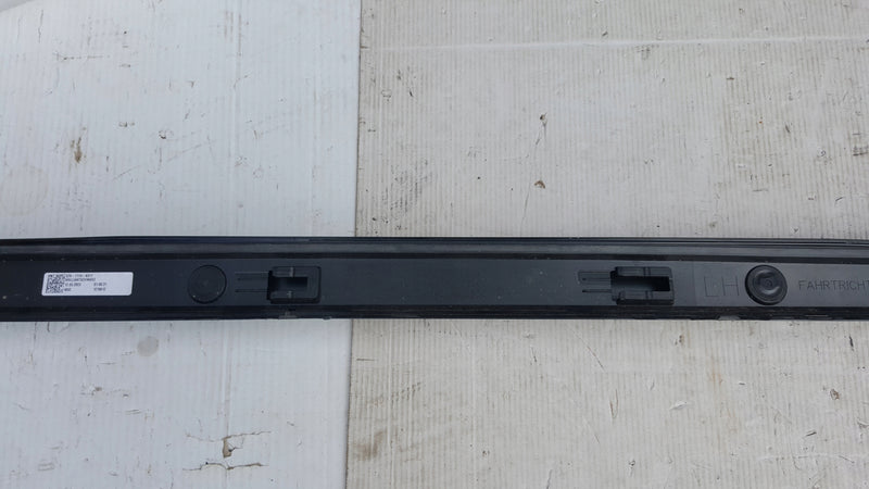 Listwa progowa lewa strona AUDI A3 8Y0853855 demontaż