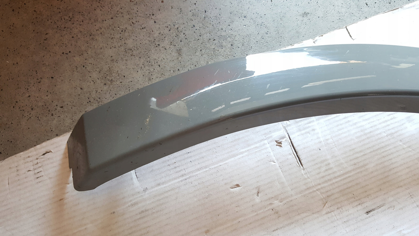 Listwa błotnika PR tył AUDI Q5 80A853818A demontaż