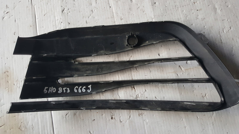 Kratka zderzaka prawy przód VW GOLF VIII 5H0853666J demontaż