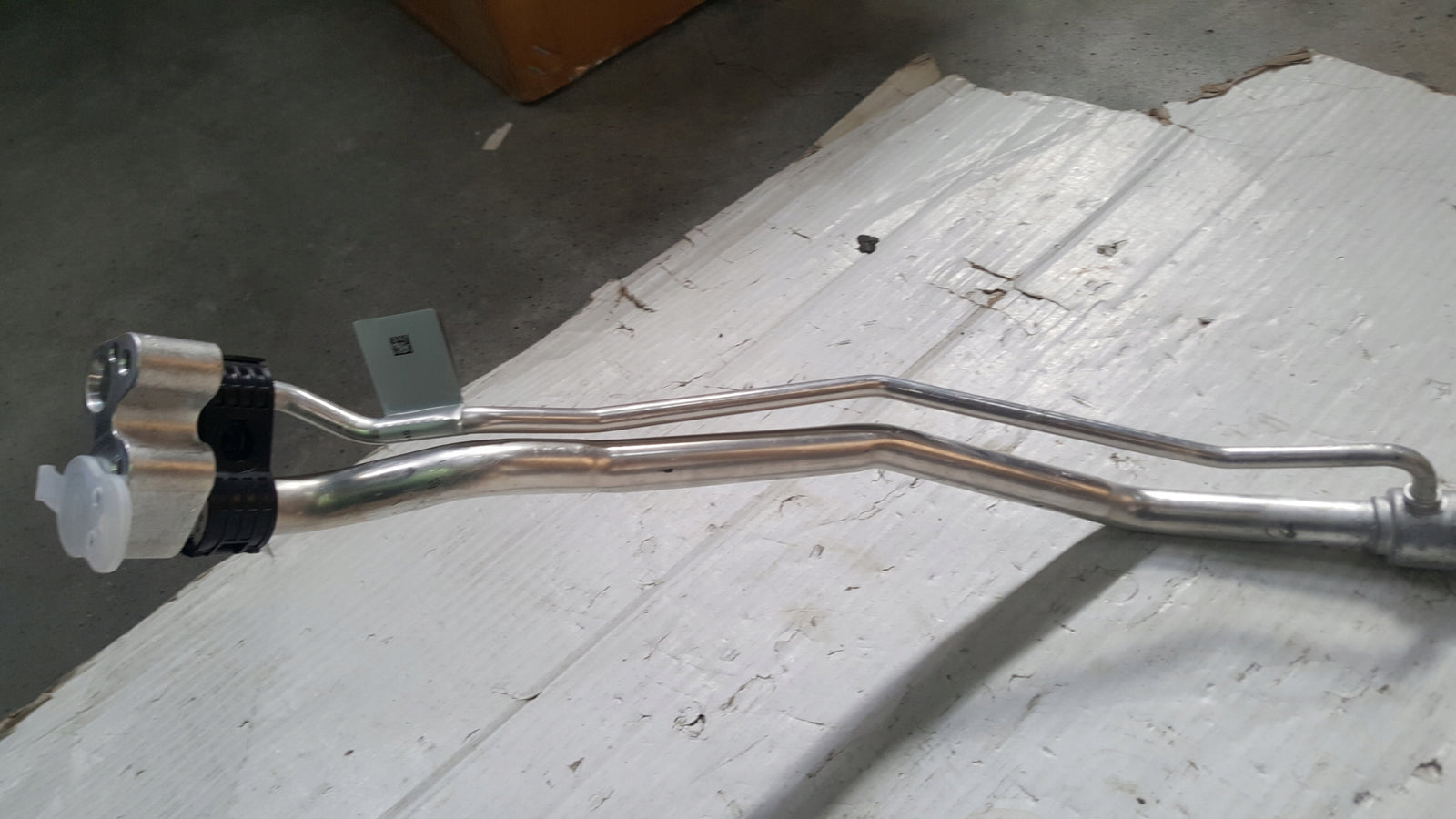 NOWY ORYGINALNY przewód rurka klimatyzacji AUDI A4 (B9) 8W0816738Q