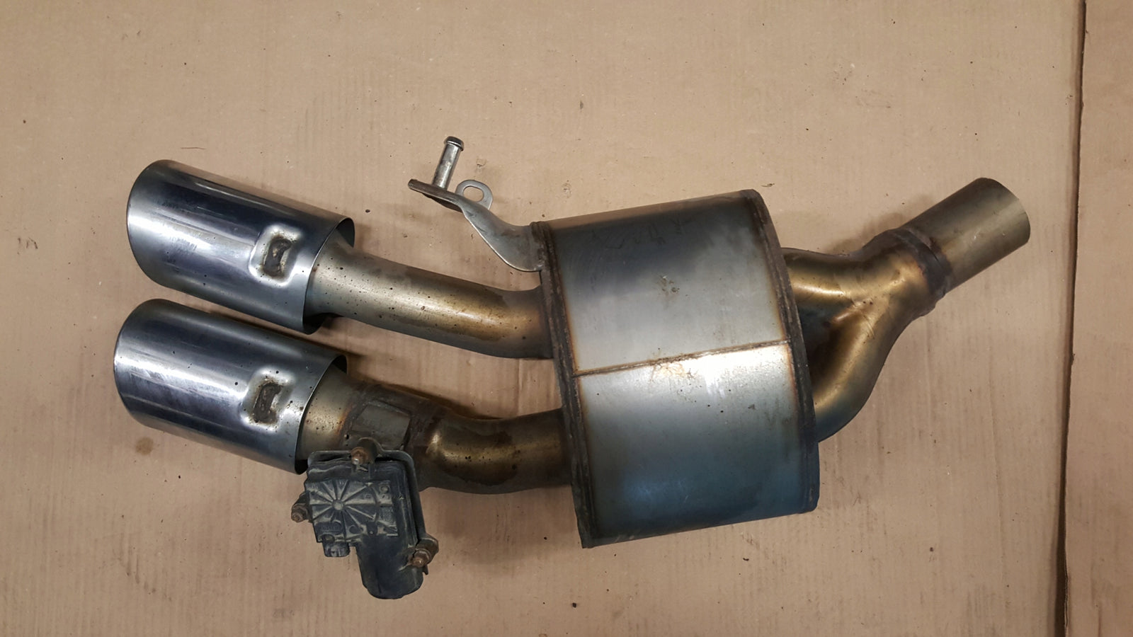 TŁUMIK KOŃCOWY AKTYWNY PRAWY AUDI S4 A4 B9 8W0 17- 8W0253612B