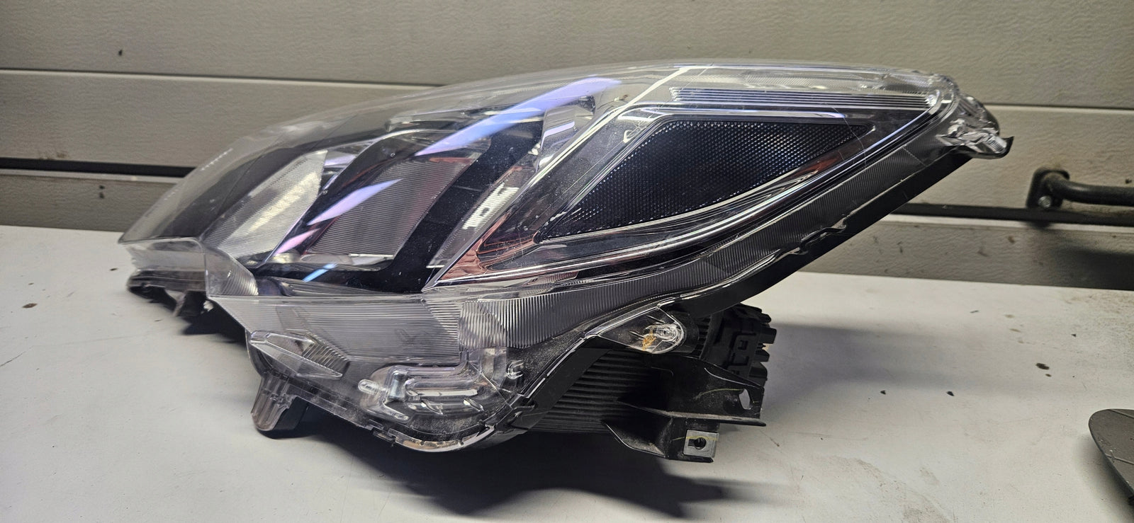 Le REFLEKTOR 8301D445 MITSUBISHI SPACE STAR LIFT FL 2020 oryginał