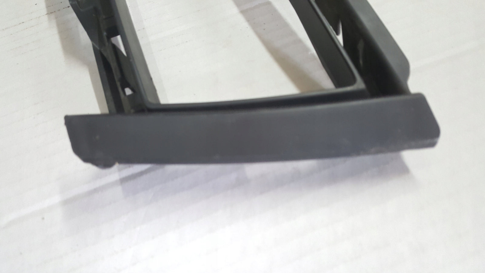Kratka ramka zderzaka prawy przód VW GOLF VII 5G0853212H demontaż