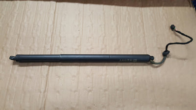 SIŁOWNIK KLAPY BAGAŻNIKA AUDI Q2 16- 81A827851C