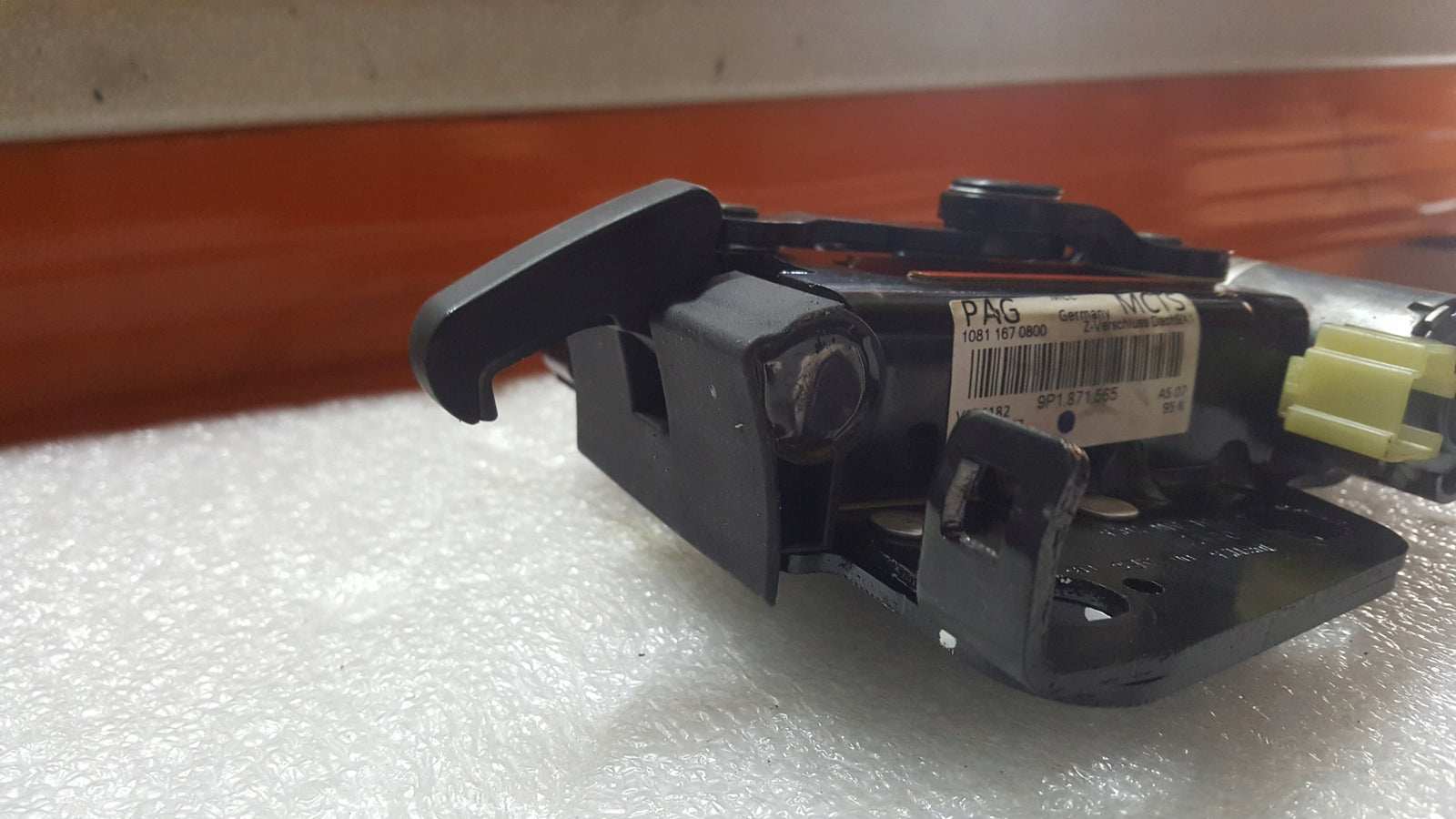 Zamek siłownik dachu PORSCHE 911 cabrio 9P1871565