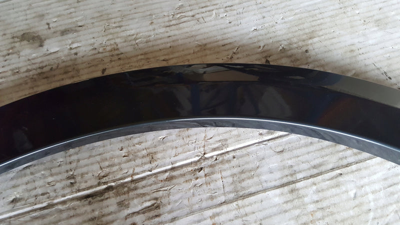 Listwa błotnika prawy tył AUDI Q2 81A853818A