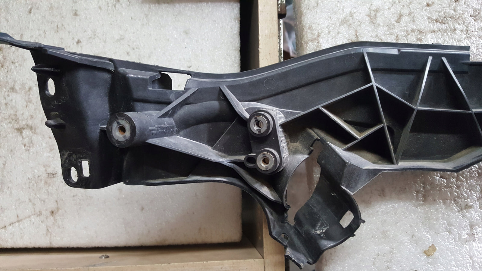 Uchwyt reflektora lewy Audi A5 S5 RS5 8T Lift 8T0805607D