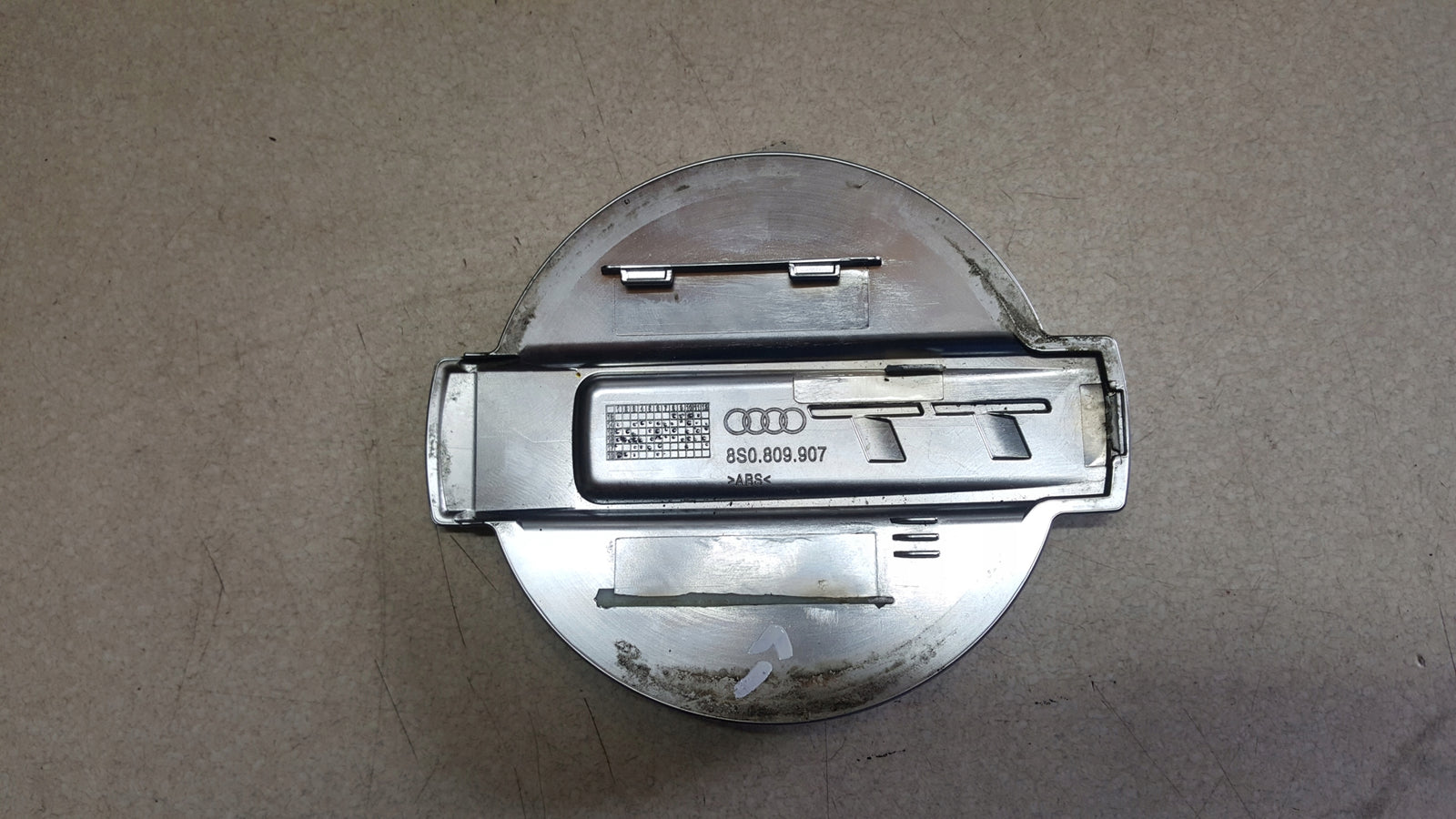 AUDI TT 8S 8S0 klapka wlewu paliwa 8S0809907