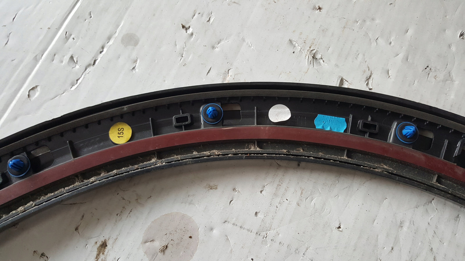 Listwa błotnika prawy tył AUDI Q2 81A853818A