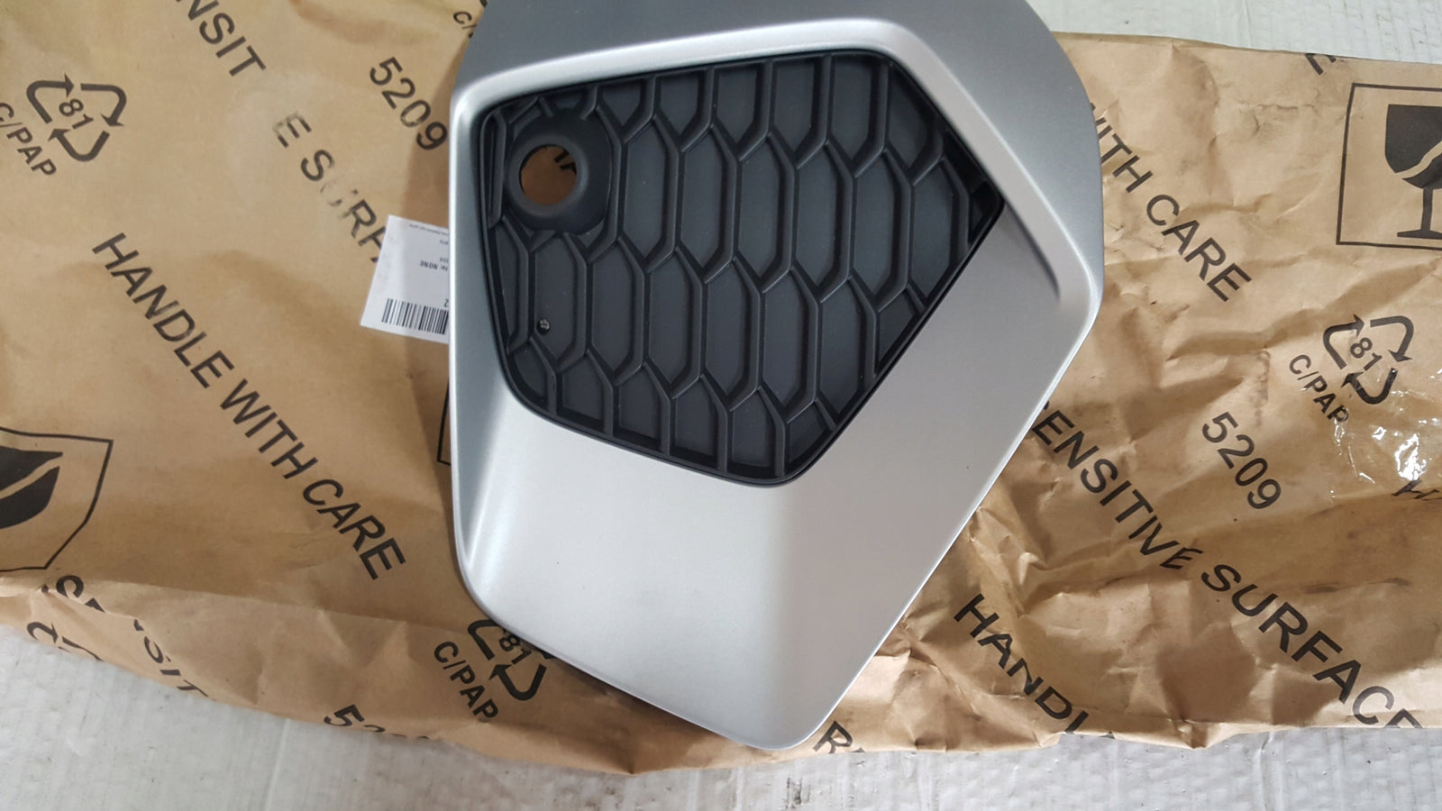 Kratka zderzaka lewy przód AUDI A3 S-LINE 8Y0807681 NOWA oryginał