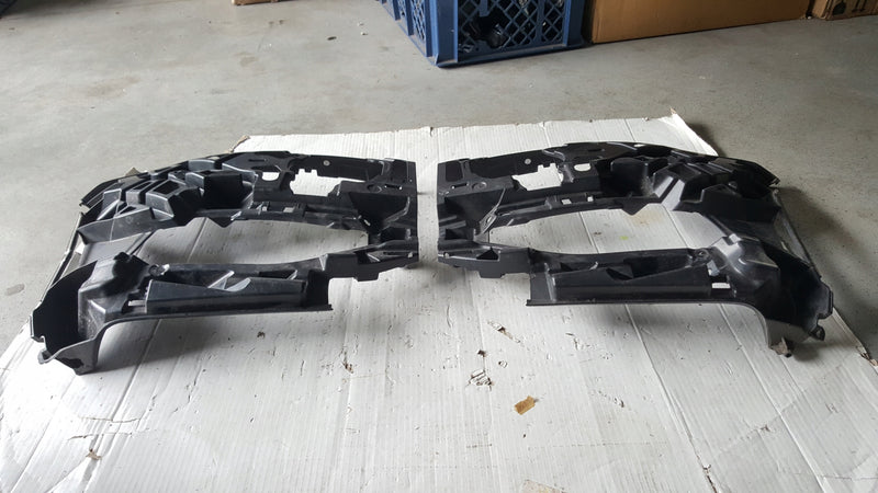 Ślizgi zderzaka przedniego VW GOLF VII 5G0807723F 5G0807724F demontaż