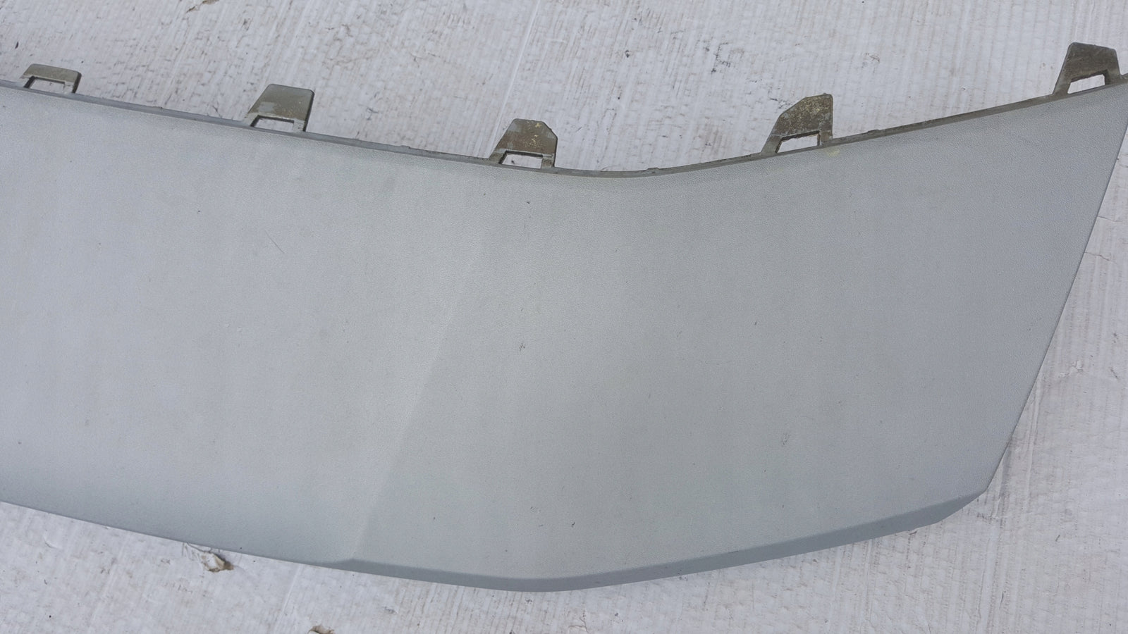 Dokładka spoiler zderzaka przedniego AUDI Q4 e-tron 89A807733 demontaż