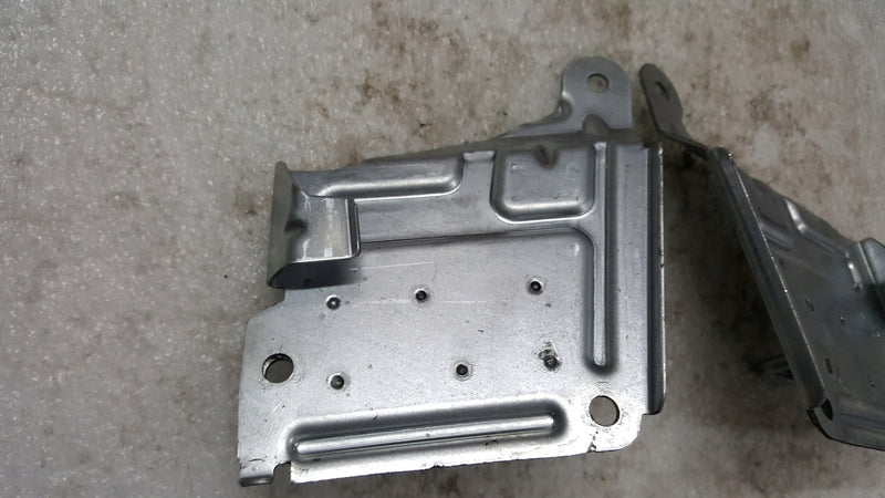 Lewy + prawy rygiel maski VW TIGUAN 5NA868449B 5NA868450B demontaż