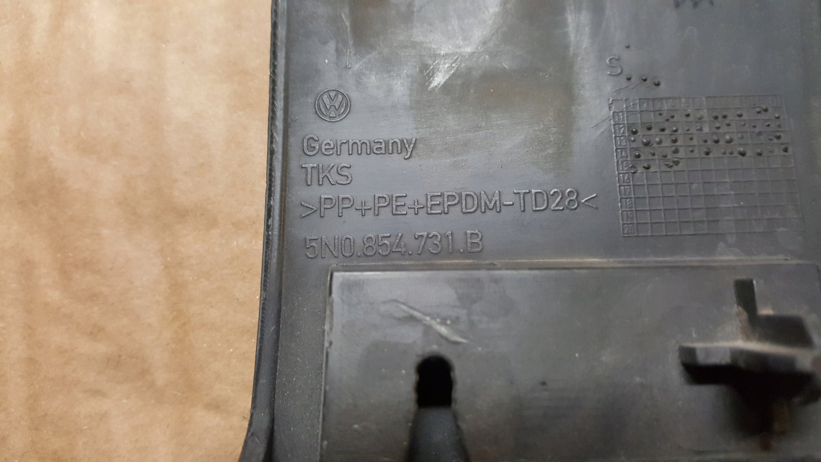 LISTWA LEWA NA PRZEDNI BŁOTNIK VW TIGUAN I 5N0 ORYGINALNA 5N0854731B