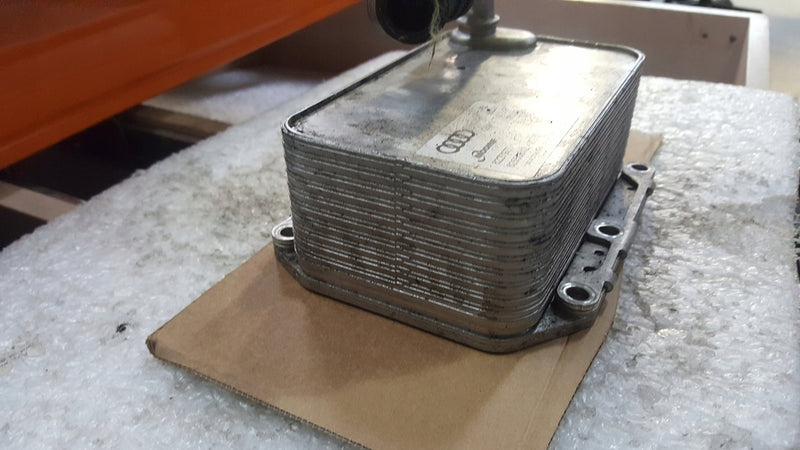 Chłodnica oleju AUDI 3.0 TDI 059117015R demontaż