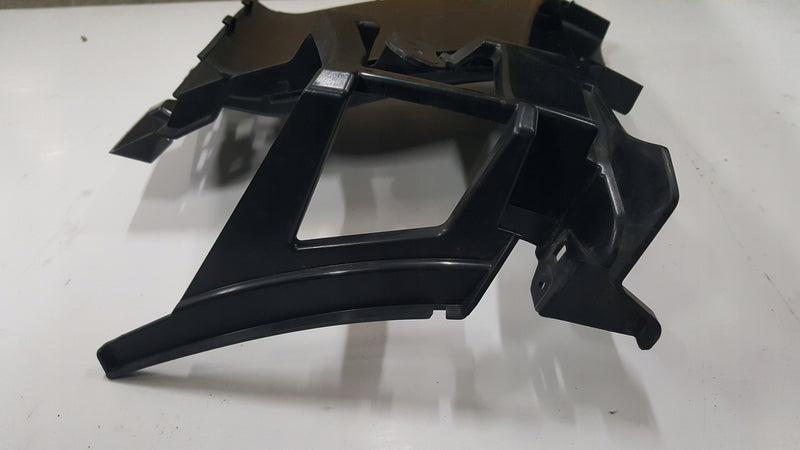 Kierownica powietrza lewy przód AUDI A6 (C8) 4K0121763B 4K0121763C demontaż