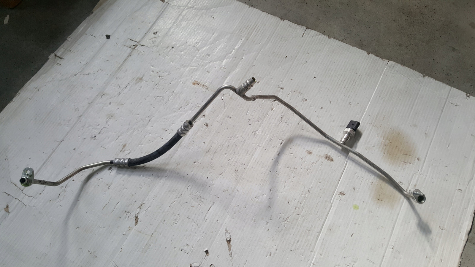 Rurka przewód klimatyzacji VW AUDI SEAT SKODA 5Q0816741C demontaż