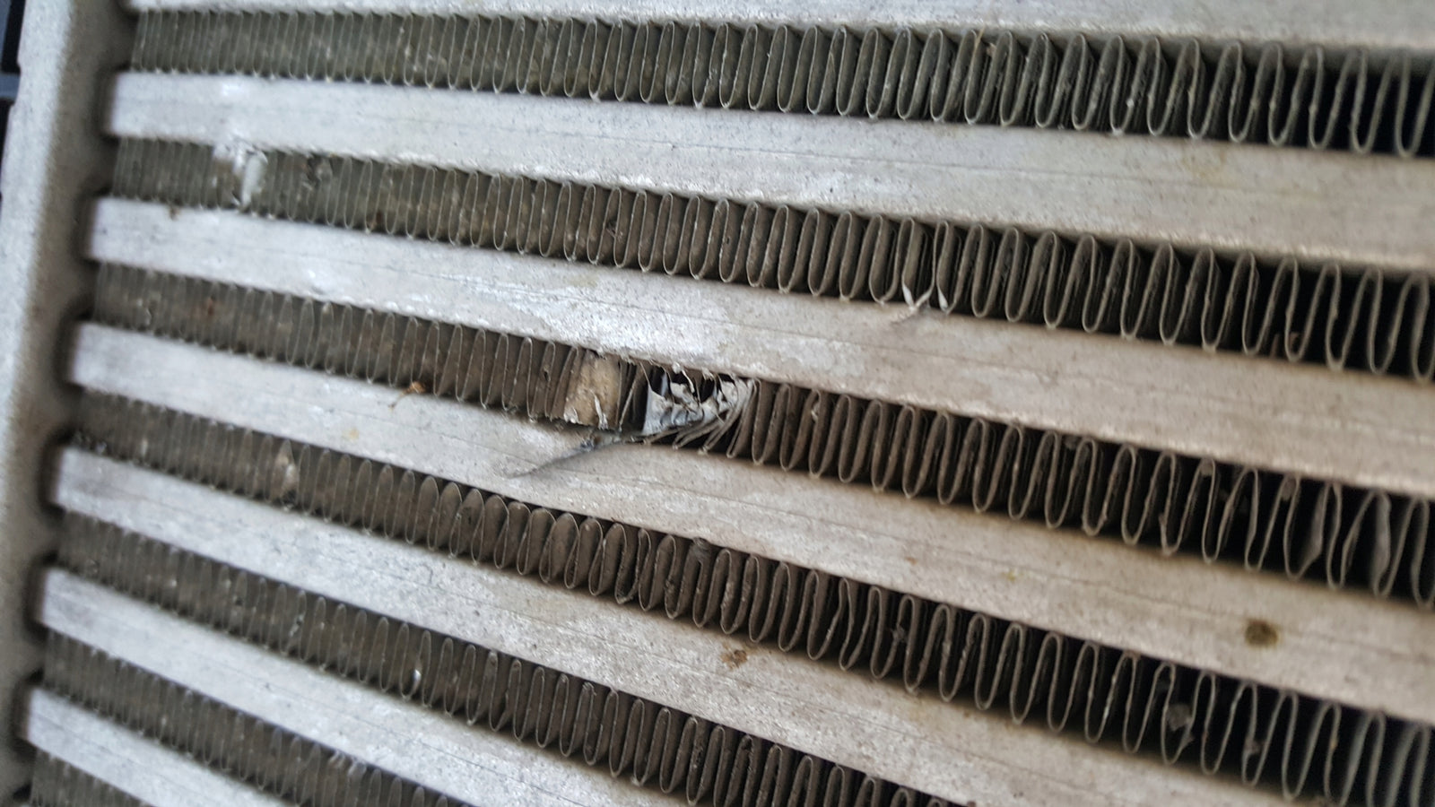 Chłodnica intercooler AUDI A4 (B9) A5 A6 (C8) A7 Q5 8W0145805AD demontaż