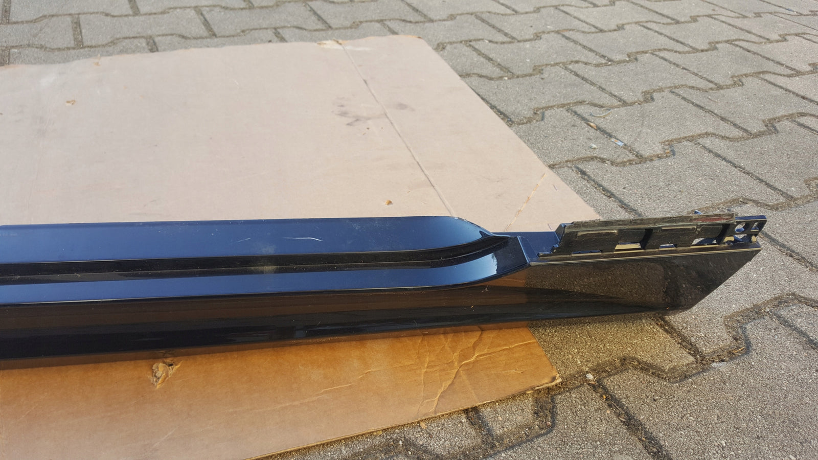 Listwa progowa LEWA VW PASSAT B8 R-LINE 3G0853857G demontaż