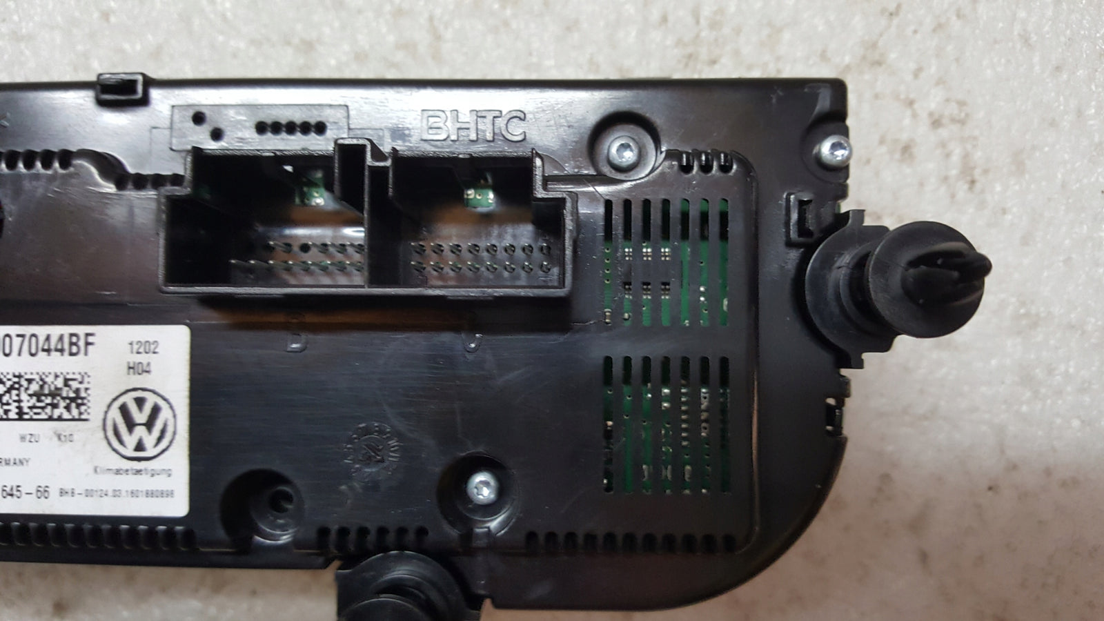 Panel klimatyzacji -- VW GOLF VII PASSAT TOURAN 5G0907044BF demontaż