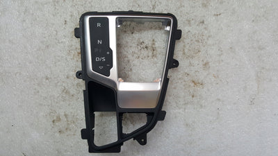 Ramka panel biegów AUDI A4 (B9) A5 8W1713111C demontaż