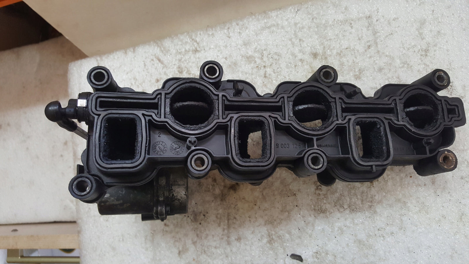 kolektor ssący VW Audi 059129712N