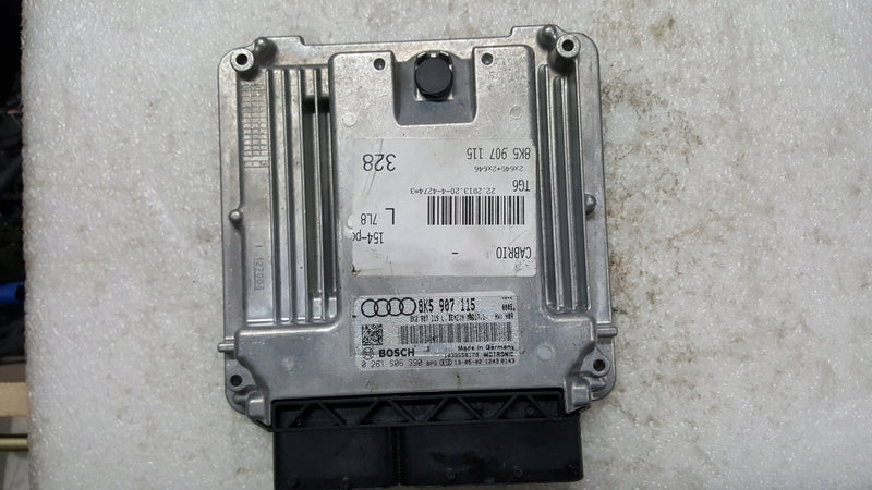 Komputer sterownik silnika (2.0 benzyna) AUDI A4 (B8) A5 8K5907115 demontaż