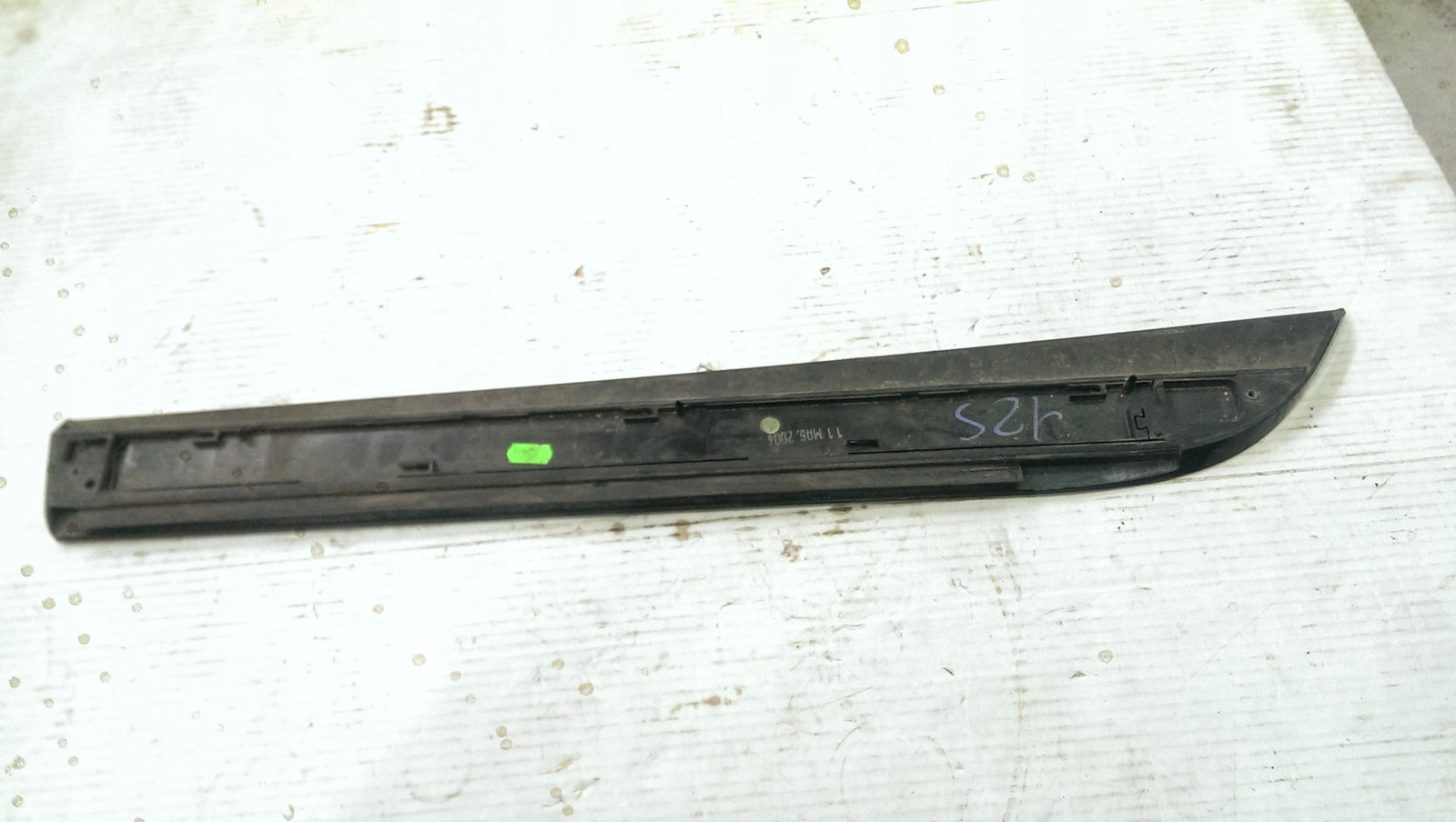 Listwa drzwi dolna PR tył AUDI A6 C6 4F0853970B