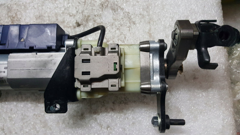 Siłownik klapy bagażnika prawa strona AUDI A4 (B8) RS4 8K9827852A demontaż