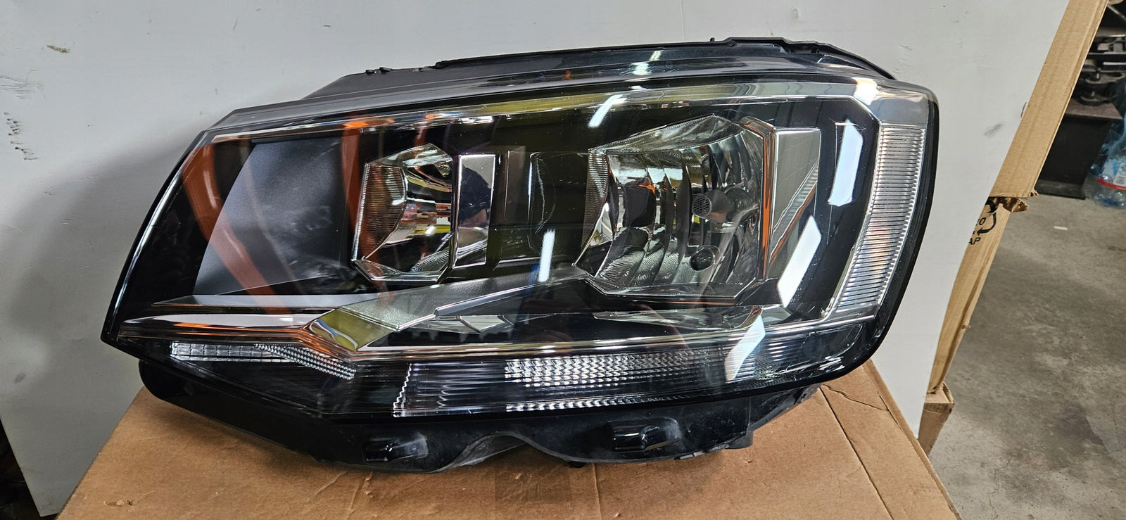 PR reflektor Vw T6 7E1941005F 2019r IDEAŁ