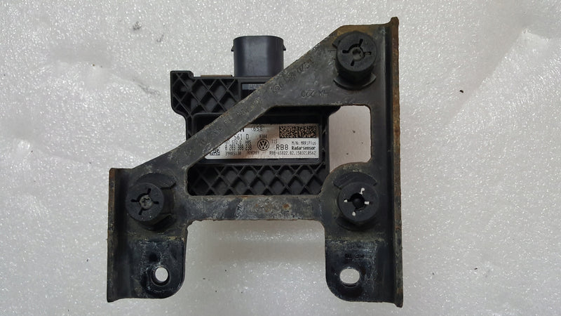 Radar sensor distronic VW AUDI SEAT SKODA 5Q0907561D 5Q0907461 demontaż
