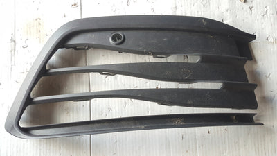 Kratka zderzaka prawy przód VW GOLF VIII 5H0853666J demontaż