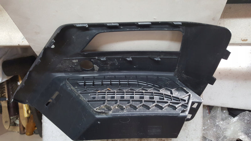 Kratka zderzaka lewy przód VW CRAFTER 7C0853665A demontaż