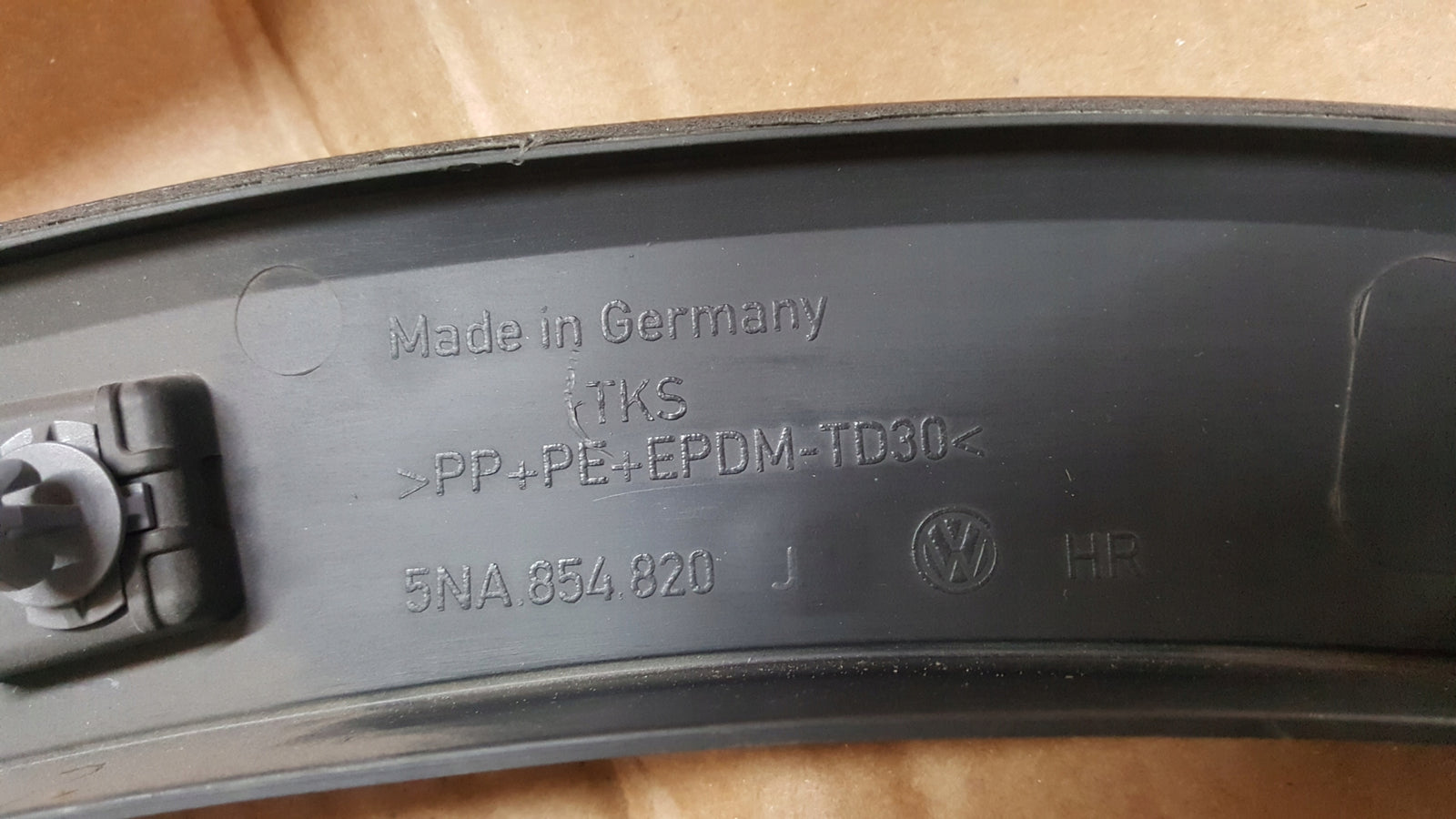 Volkswagen Tiguan 2 LISTWA błotnika tył prawa 5NA854820j