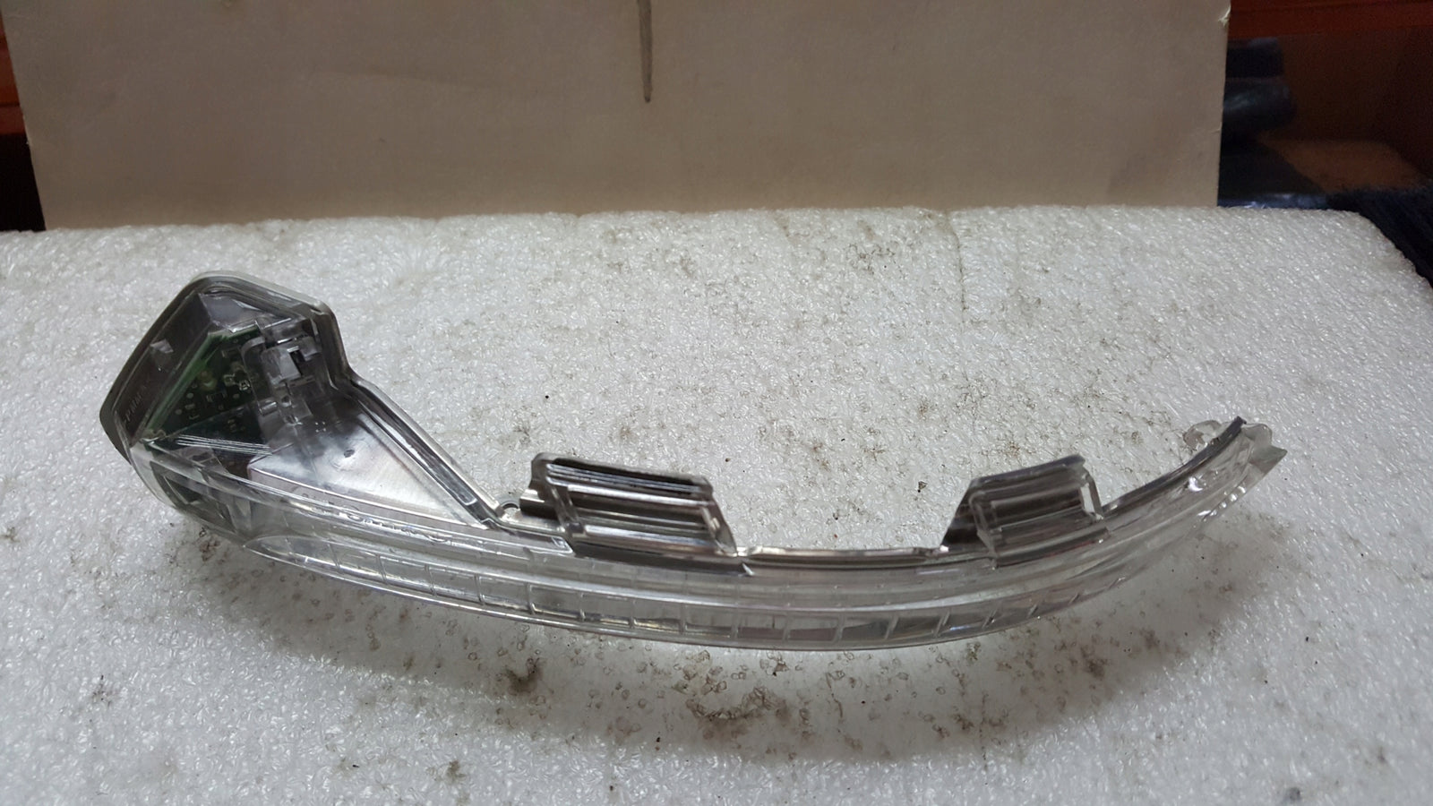 Lewy kierunkowskaz lusterka zewnętrznego VW PASSAT B8 3G0949101A